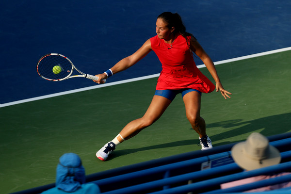 Daria Kasatkina hits a defensive shot in New Haven | Photo: Maddie Meyer/Getty Images North America