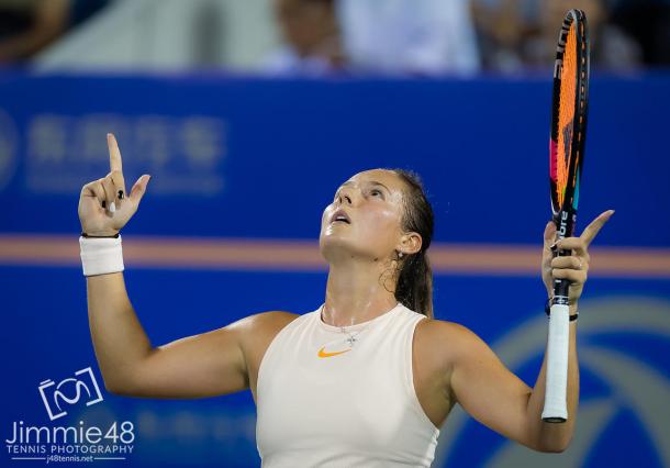 Daria Kasatkina looks up to the sky after escaping with the win | Photo: Jimmie48 Tennis Photography