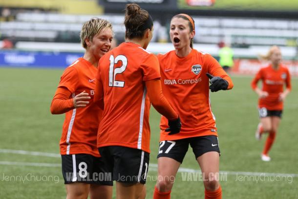 Amber Brooks (middle) celebrates her goal with teammates. | Source: Jenny Chuang - VAVEL USA