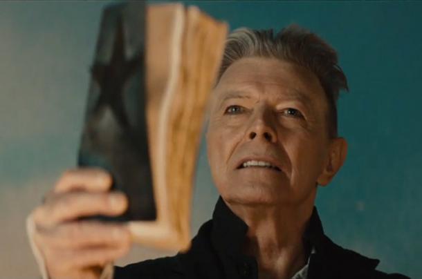 Bowie en el videoclip y personaje Lazarus. Fuente: Davidbowie.com