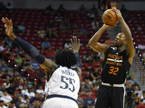 Davon Reed #32 of the Phoenix Suns shoots against Johnathan Motley #55 of the Dallas Mavericks during the 2017 Summer League. |July 8, 2017 - Source: Ethan Miller/Getty Images North America|