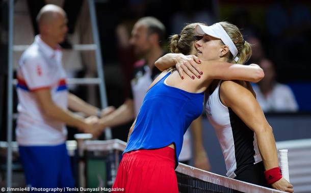 Kerber and Kvitova share a warm hug after the match | Photo: Jimmie48 Tennis Photography