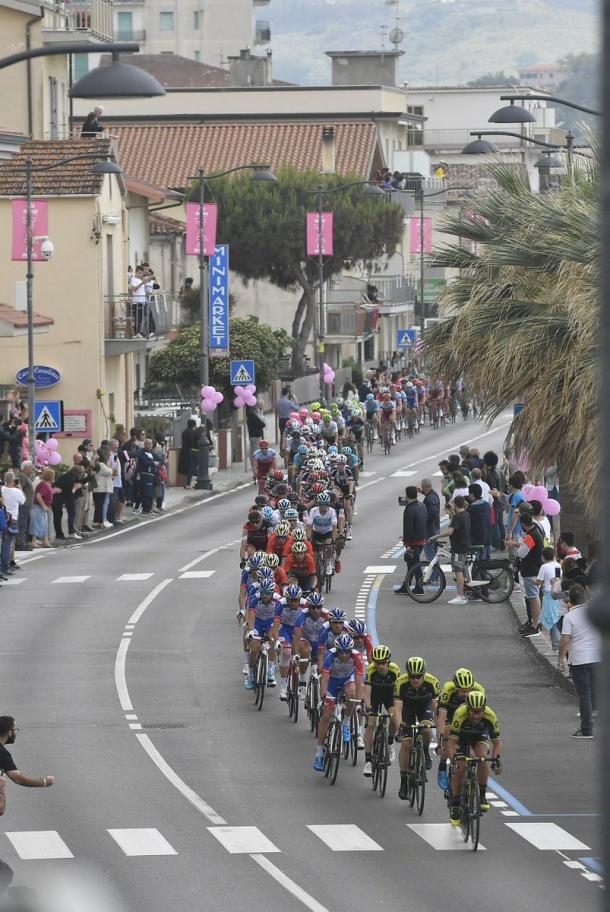 Gran ambiente durante todo el recorrido del Giro, increíble la afición al ciclismo en esta país. Foto: @giroditalia