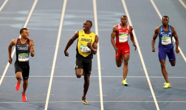 De Grasse and Bolt urge each other on in the semi-finals. 