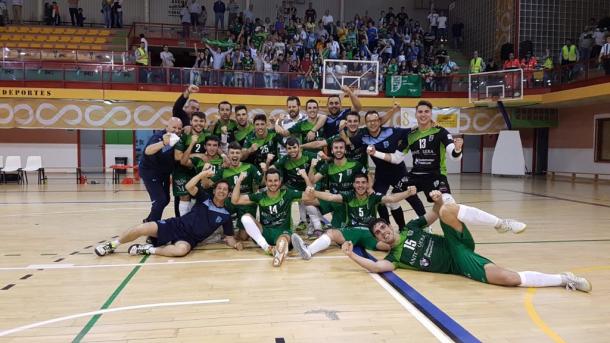Los jugadores de UMA celebran su victoria en Amate | Foto: @UMAAntequera