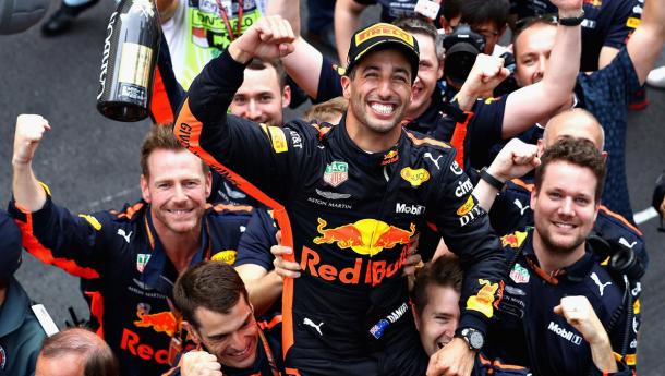 Daniel Ricciardo recupera su mejor sonrisa | Foto @redbullracing