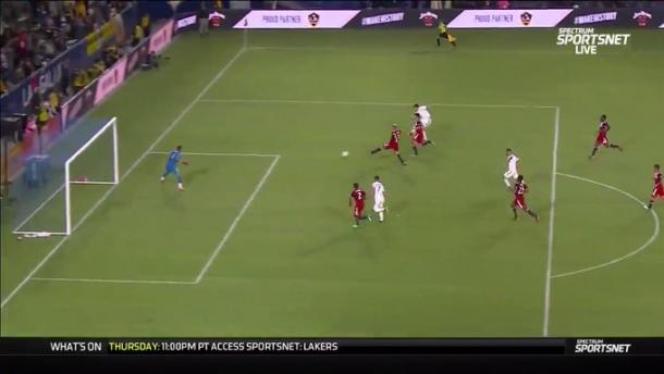 Acción del primer gol de Zlatan. // Imagen: MLSsoccer