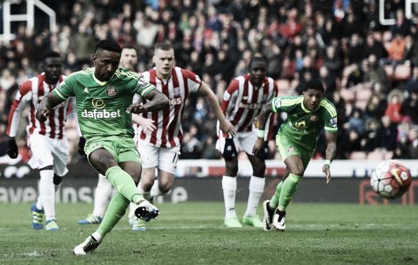 Above: Sunderland AFC striker Jermain Defoe scoring in their 1-1 draw with Stoke City last Saturday | Photo: The Mirror