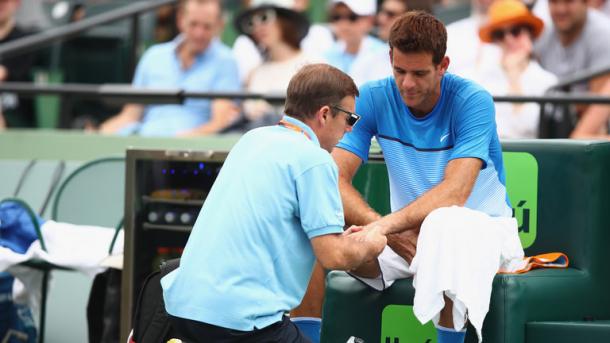 Del Potro getting checked on by the trainer (Getty)