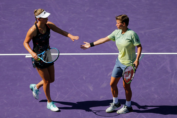 Mertens and Schuurs in action at the Miami Open | Photo: Michael Reaves/Getty Images North America