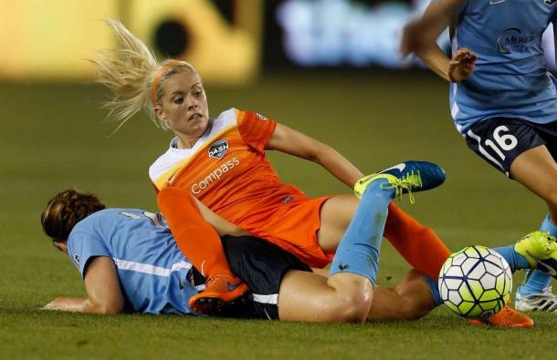 Denise O'Sullivan collides with Sky Blue FC's Ashley Nick | Karen Warren - Houston Chronicle