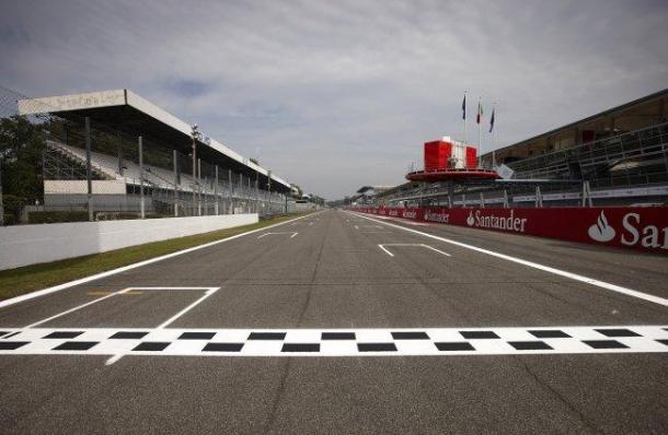 Desértica recta principal del circuito de Monza. Fuente: VAVEL