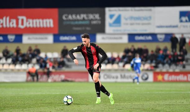 Álex Menéndez disputando un partido en el Estadi Municipal de Reus | Foto: CF Reus