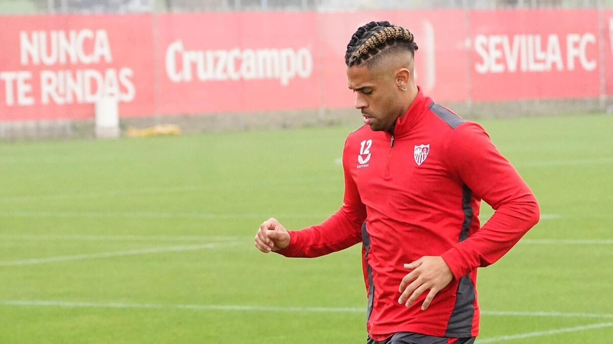 Mariano Díaz en su regreso a los entrenamientos. Fuente: Diario de Sevilla