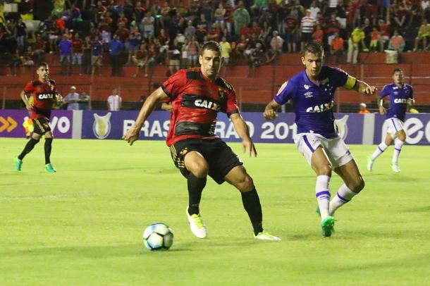 Diego Souza marcou o gol que impediu derrota na Ilha (Foto: Williams Aguiar/Sport