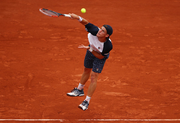 Schwartzman arrows down a serve (Photo: Clive Brunskill/Getty Images Europe)