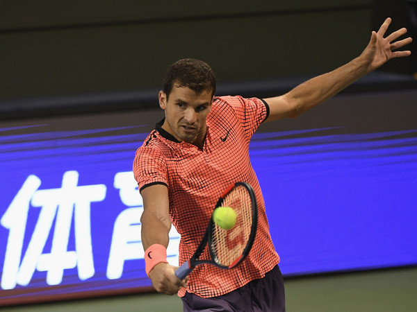 Grigor Dimitrov hits a backhand during his first round win. Photo: Kevin Lee/Getty Images