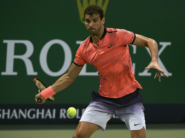 Dimitrov hits a forehand during his first round match in Shanghai. Photo: Kevin Lee/Getty Images