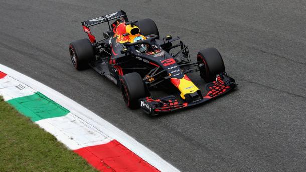 Ricciardo abandonó por una rotura de embrague | Foto: @redbullracing