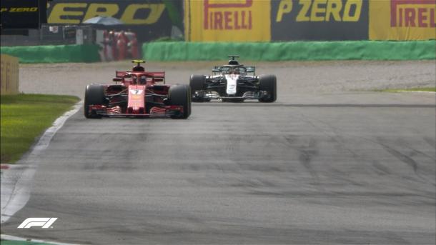 Hamilton a por Kimi. Foto: Twitter F1