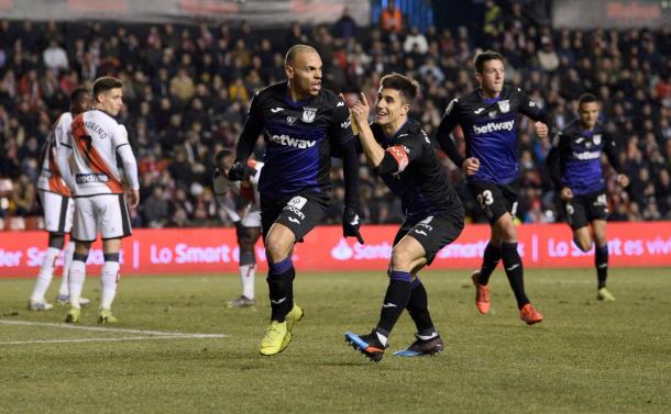 Braitwaite celebrando su gol con Bustinza | Foto: CD Leganés