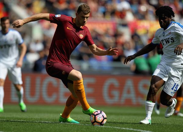 Dzeko in possesso di palla, zimbio.com