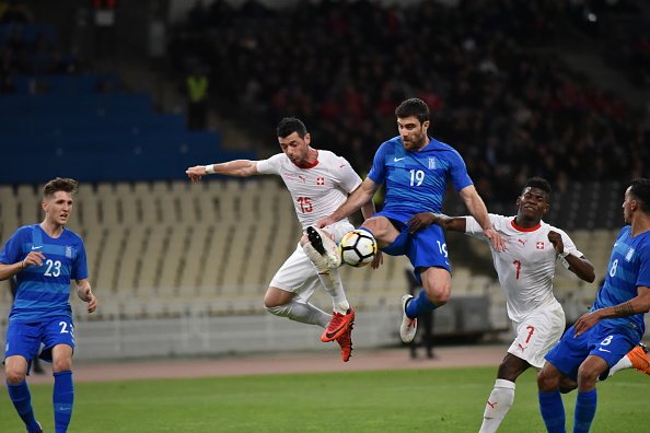 Dzemaili marcou o único gol sobre os gregos (Foto: Dimitrios Karvountzis/Pacific Press/LightRocket/Getty Images)