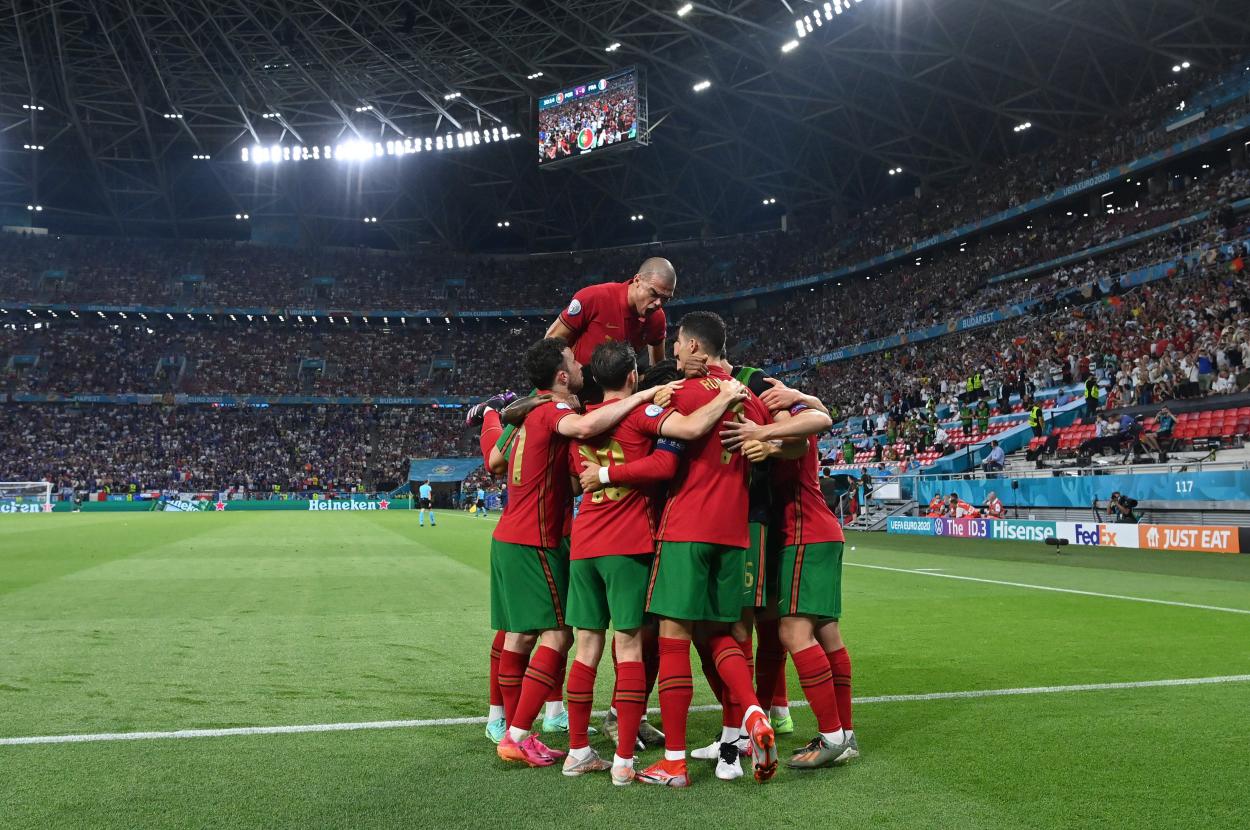 La plantilla de Portugal celebrando un gol ante Francia / Foto: UEFA