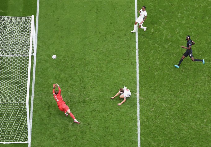 A cabeçada de Kane para o gol (Foto: Reprodução/Inglaterra)
