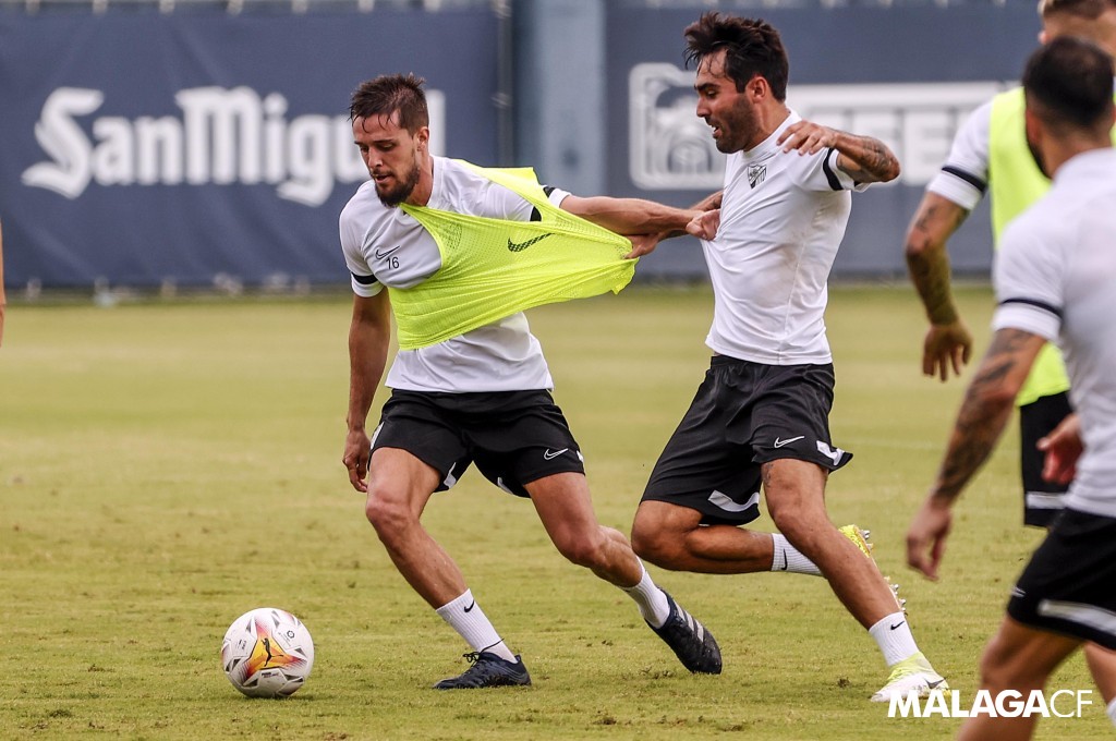 Genaro y Escassi en el entrenamiento de este jueves / Fuente: Málaga CF
