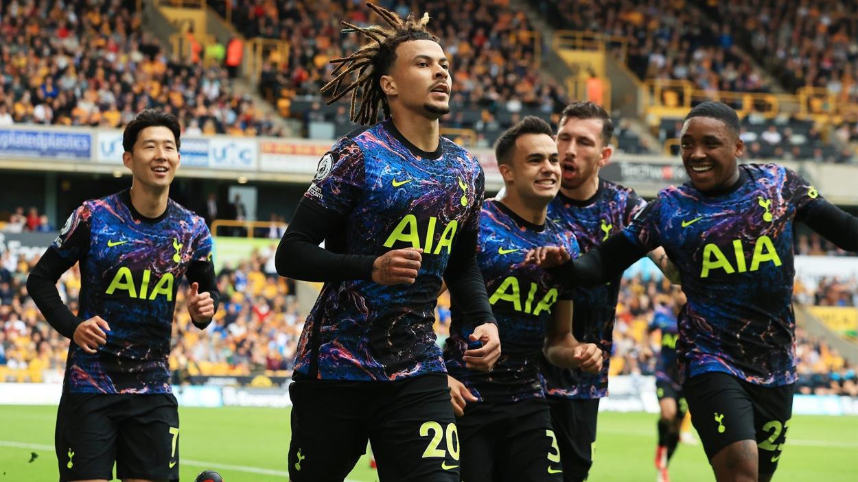 Dele Alli junto a sus compañeros celebrando el tanto de la victoria / Fuente: Tottenham