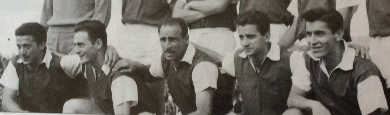 Miguel Resnik (tercero de izquierda a derecha) autor del gol 1000 de la historia por Liga. Imagen: @ElDoctorPelaez