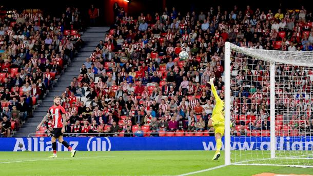 Instantánea del momento en el que el balón de Muniain supera a Diego López para anotar en segundo gol del encuentro | Fuente: Athletic Club