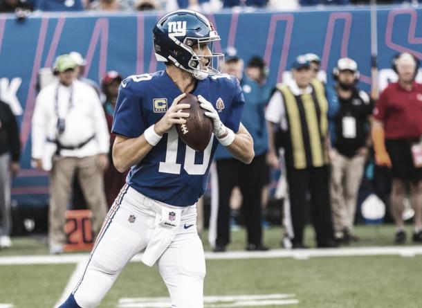 La gerencia sigue confiando en Eli Manning y le renovaron el contrato por dos años mas (foto Giants.com)