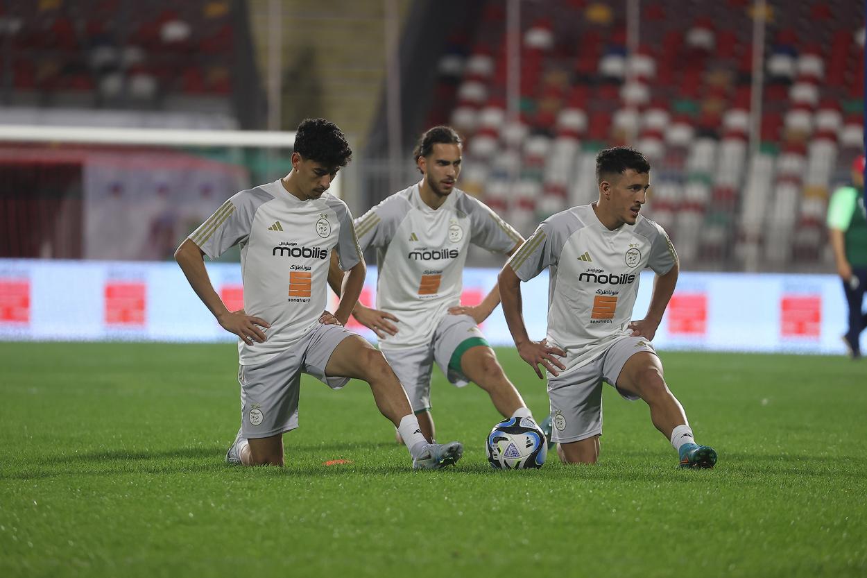 Comité Olímpico Cabo-verdiano - Futebol: Ontem os tubarões perderam frente  a Argélia por 5-1. O jogo consta de dois amigáveis frente às seleções da  Argélia e do Comores, a fim de se