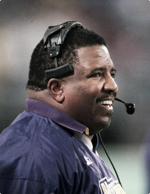 Minnesota Vikings coach Dennis Green is shown on the sideline during an NFL game against the Arizona Cardinals in Minneapolis. (Jerry Holt/Star Tribune via AP) 