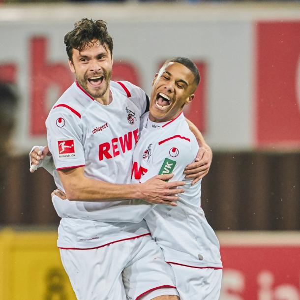 Jonas Hector celebrando el gol junto con el joven Jackobs | Fuente: Köln FC