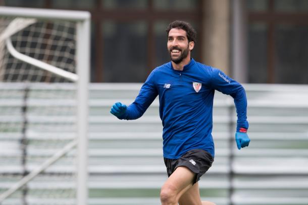Raúl García sonriente en Lezama | Foto: Web oficial del Athletic Club