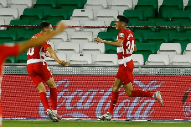 Carlos Fernández celebra su gol con Puertas | Foto: LaLiga