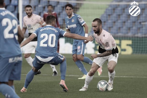 Darder regatea a Maksimovic en una acción del partido / Fuente:RCD Espanyol
