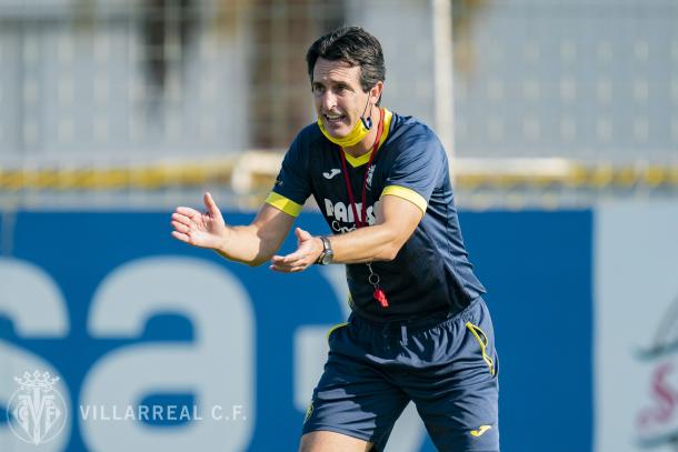 Unai Emery dirigiendo el entrenamiento / Twitter: Villarreal CF