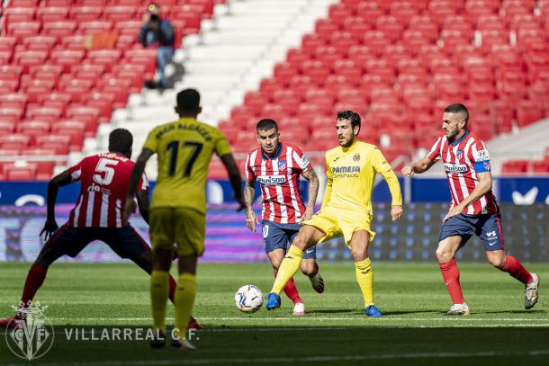 Disputa de balón entre los jugadores del Atlético de Madrid y el Villarreal CF / Twitter: Villarreal CF