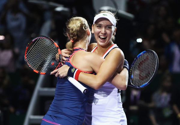 Makarova and Vesnina celebrates their triumph last year | Photo: Julian Finney/Getty Images AsiaPac