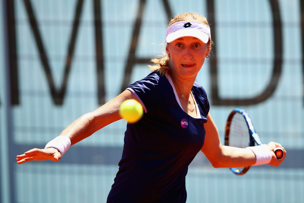 Ekaterina Makarova hitting a forehand at the 2016 Mutua Madrid Open. | Photo: Clive Brunskill/Getty Images