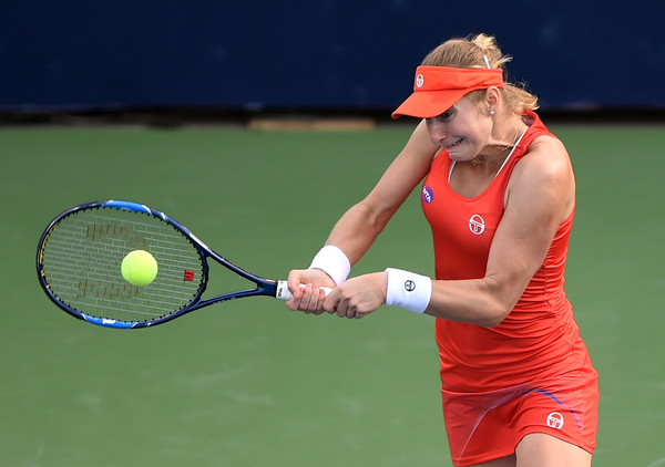 Ekaterina Makarova in action at the Dubai Duty Free Tennis Championships | Photo: Tom Dulat/Getty Images Europe