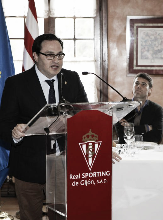 Javier Fernández dando su discurso. Foto: Juan Plaza