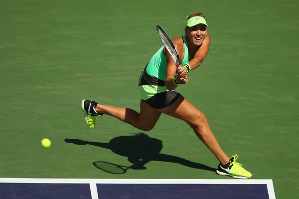 Elena Vesnina hits a backhand return during the final against Svetlana Kuznetsova, which she ultimately prevailed | Photo: Clive Brunskill/Getty Images North America