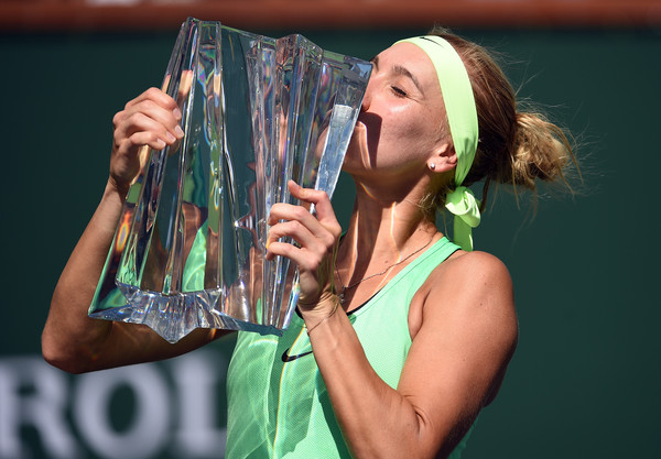 The BNP Paribas Open trophy was like an embodiment of Vesnina's hardwork | Photo: Kevork Djansezian/Getty Images North America