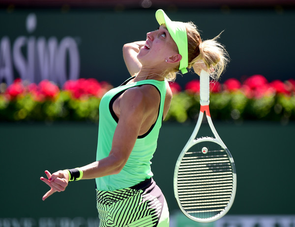 Elena Vesnina serves in her third round match | Photo: Harry How/Getty Images North America