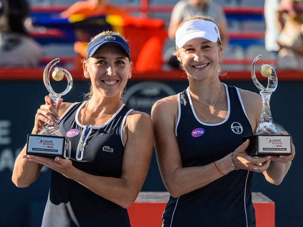 Makarova and Vesnina with their title in Montreal last year | Photo: Minas Panagiotakis/Getty Images North America